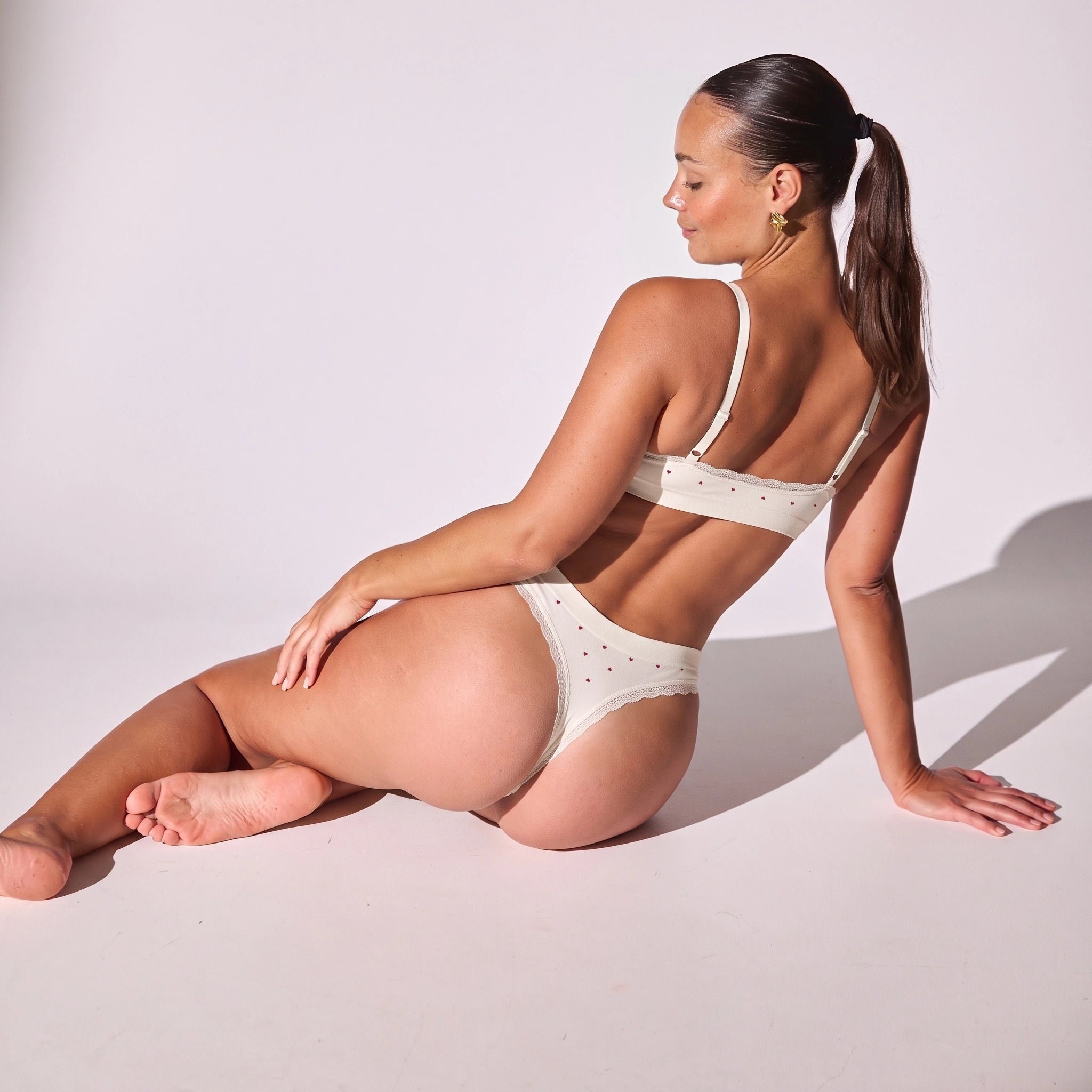 Seamless Strings mit Spitze | Cremeweiß mit Herzchen – 7