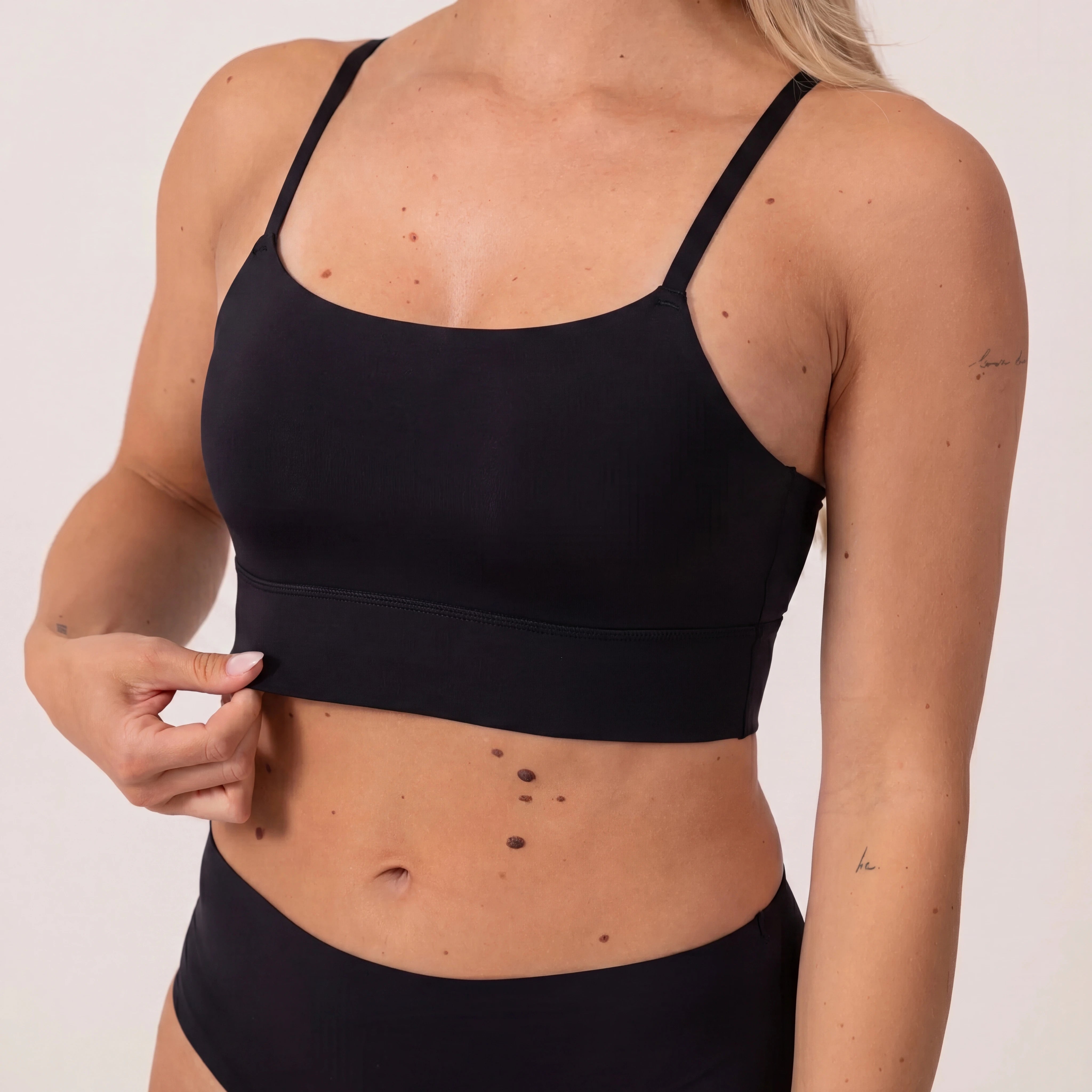 Microfiber Seamless Bralette | Schwarz – 4